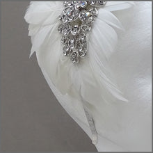 Load image into Gallery viewer, Vintage Style Headdress with White Feathers